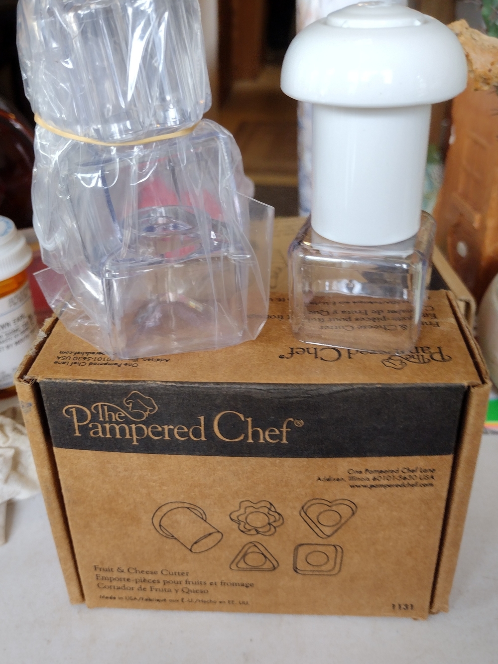 The Pampered Chef White Fruit & Cheese Cutter Set